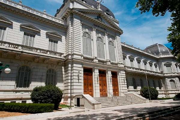 Suprema Corte de la Provincia de Buenos Aires: Información sobre jueces, funcionarios y empleados del máximo tribunal local fue puesta en venta en un foro.